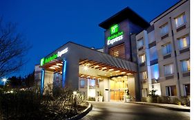Holiday Inn Express & Suites Langley By Ihg